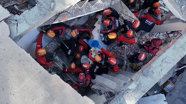 Bina 2012 yılında kat karışılığı müteahhite yaptırılmış.