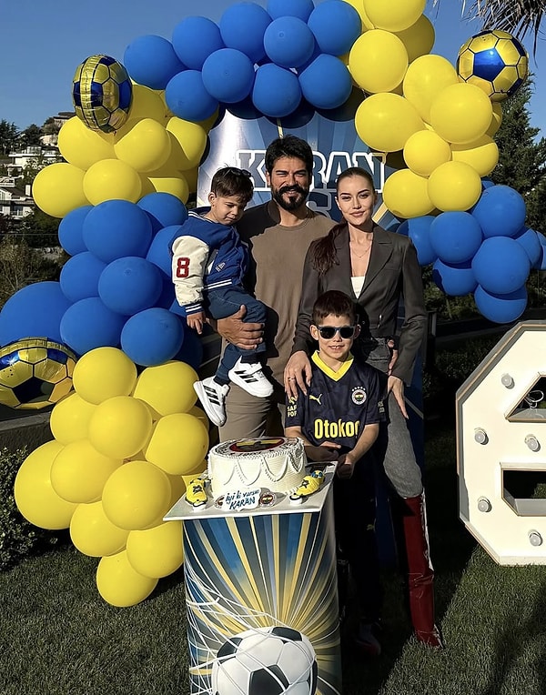 Son dönemde projelerde yer almamasına rağmen reklam dünyasının aranan yüzlerinden biri olmaya devam eden Fahriye Evcen, kazandığı astronomik ücretlerle yeniden gündemde!