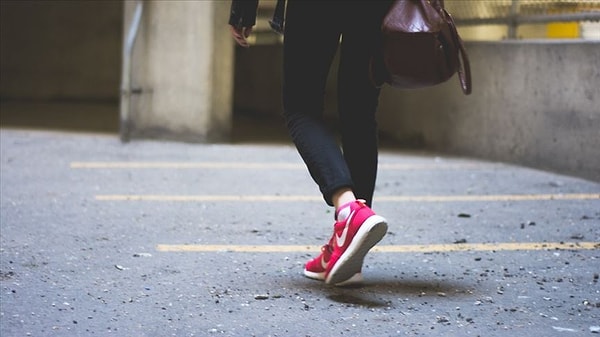 The average walking speed is defined as 4-5 km/h, whereas a pace of 6 km/h is considered 'moderate'.