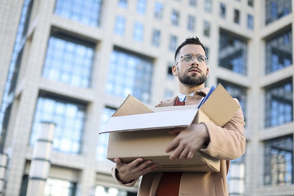 Ekonomistler, yapay zeka teknolojilerinin iş gücü üzerindeki etkisini artık daha net görüyor.