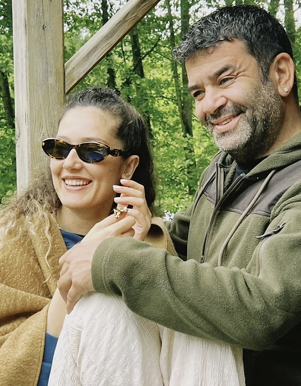 Bülent Şakrak, geçtiğimiz saatlerde biricik sevgilisinin doğum gününü sosyal medyada paylaştığı bir fotoğrafla kutladı.