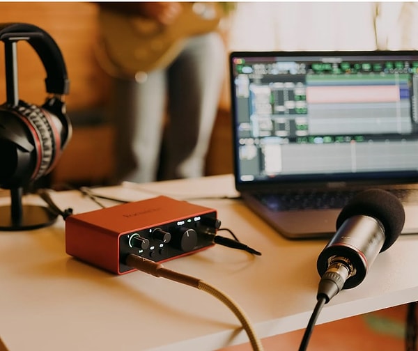 Gitarist, vokalist ya da prodüktör olarak yüksek kaliteli kayıt yapmak isteyenler için gerçekten güçlü bir USB ses arayüzü!