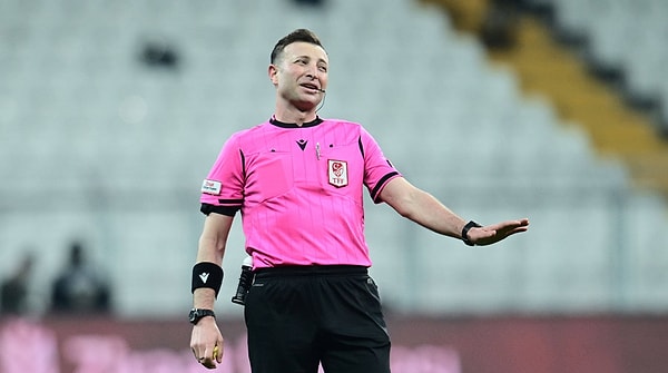Yasin Kol, Süper Lig'in en tartışmalı hakemlerinden biri olarak dikkat çekiyor.