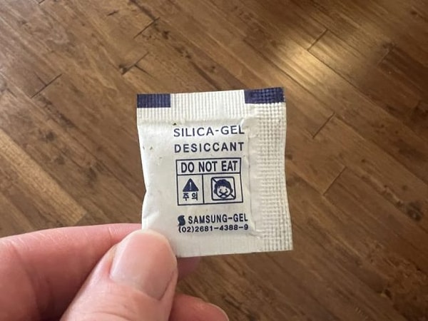 İlk önce silika jelin ne olduğuyla başlayalım...