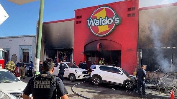 Meksika'nın Hermosillo kentinde bulunan Waldo's adlı zincir süpermarkette Ölüler Günü Festivali sırasında patlama meydana geldi.