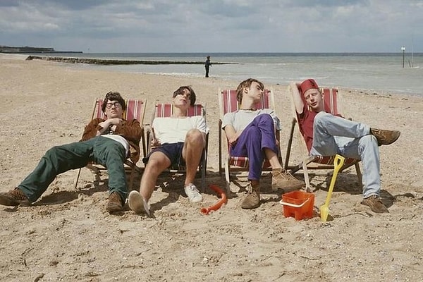 6. Sevgilin arkadaş grubuyla tatile gitmek istiyor.