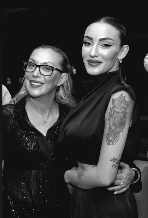 Güllü'nün "Annemi öldürmek istiyorum" içerikli mesajlar attığı iddia edilen kızı Tuğyan'ın ifadesinin tamamı ortaya çıktı. Tuğyan'ın ifadesinin tamamını Gazeteci Emrullah Erdinç paylaştı.