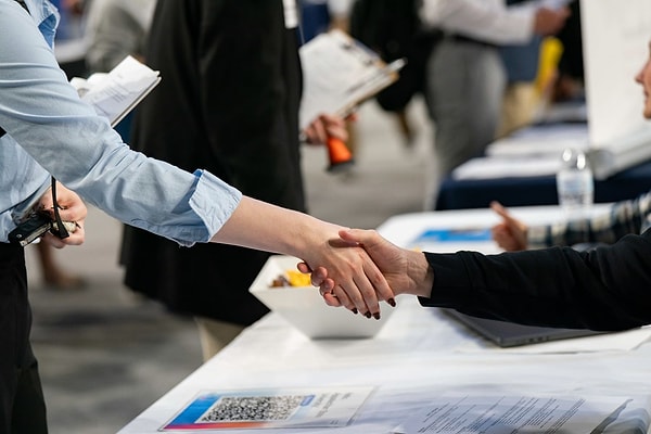 The study took into account not only the financial benefits companies offer to their employees, but also the non-material advantages.