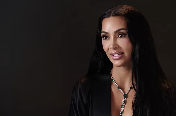 Kardashian meşhur Vanity Fair dergisinin YouTube kanalının konuğuydu.