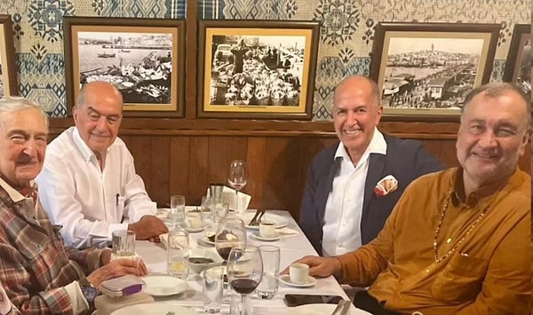 Türkiye ekonomisine yön veren isimler, geçtiğimiz akşam Balat'ta bir restoranda bir araya geldi.