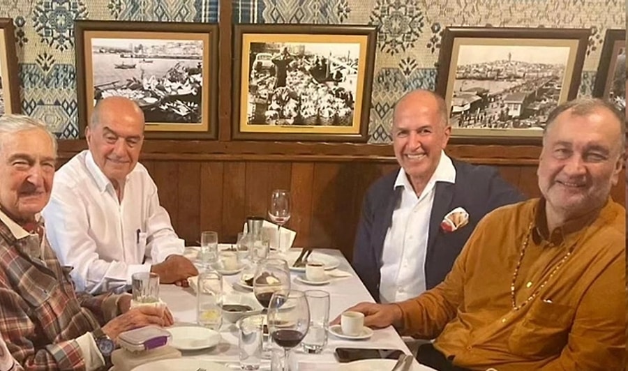 Murat �lker ve Rahmi Ko�'un G�ndem Olan Ak�am Yeme�indeki "Saklama Kab�" Detay�