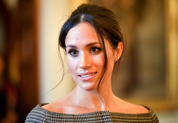 Güzeller güzeli oyuncu Meghan Markle, İngiliz kraliyet ailesinin biricik oğlu Prens Harry ile yaşadığı aşkla bir dönemin en çok konuşulan ismi olmuştu.