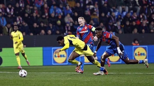 Plzen - Fenerbahçe maçına son anda damga vuran pozisyon!