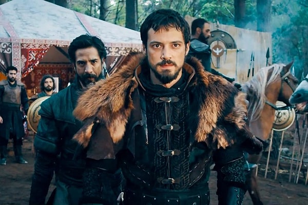 Burak Özçivit’in ayrılmasıyla yeni başrolün Mert Yazıcıoğlu olacağı açıklanmıştı.