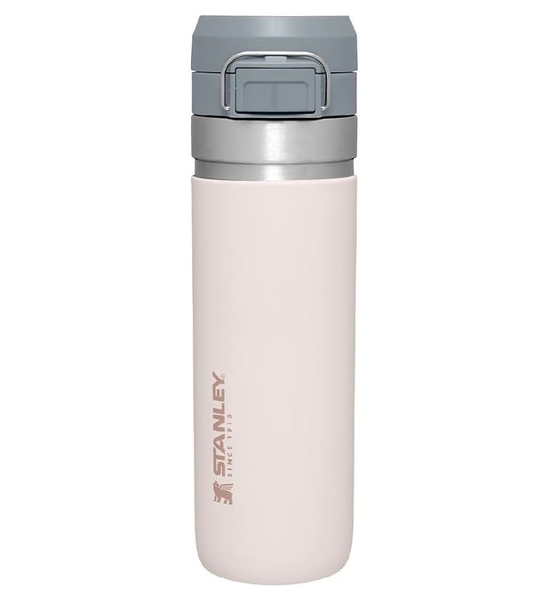 Stanley Quick Flip Paslanmaz Çelik Termos, yolda maceralarınızı ya da keşiflerinizi daha keyifli hale getirmek için tasarlanmış.