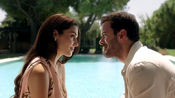 Barış Arduç ve Hande Erçel'in 3. kez partner olduğu Aşk ve Gözyaşı, bu akşam yayınlanan bölümüyle final yapıyor.