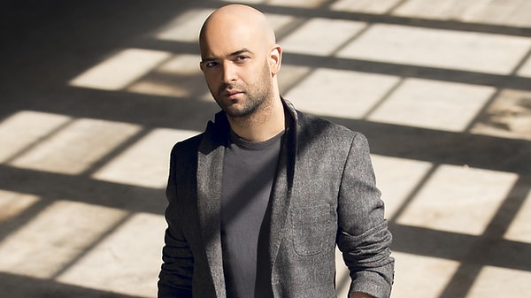 Efsane dizi Breaking Bad'in yaratıcısı Vince Gilligan'ın yeni dizisi Pluribus yayınlandı.