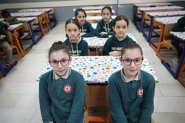 Öğretmenleri çeşitli yöntemlerle ayırt etmeye çalışıyor.