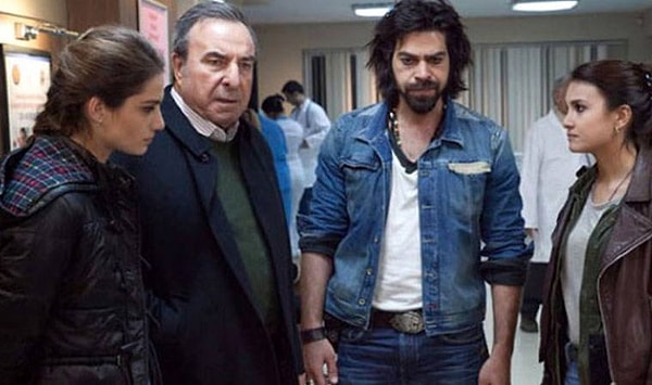 İlk bölümü 2006 yılında yayınlanan ve hala sevilerek izlenen Arka Sokaklar dizisini mutlaka biliyorsunuzdur.