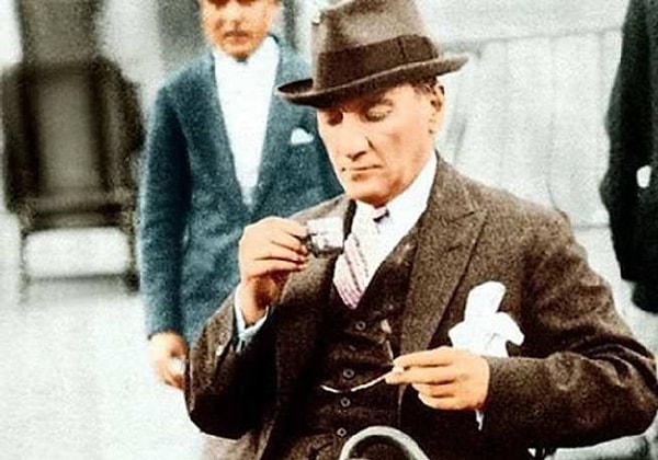 8. Atatürk, iş konuşmalarında muhakkak orta şekerli Türk kahvesi içerdi.