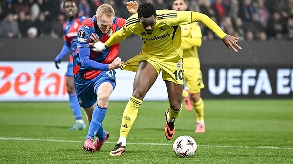 Fenerbahçe’nin Çekya’da Viktoria Plzen ile golsüz berabere kaldığı maçın hakemi Allard Lindhout’un yanlı yönetimi tepki çekmişti.