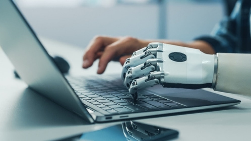 Yapay Zekanın İftirasıyla Büyük Kayıplar Yaşayan Şirket Google'a Dava Açtı