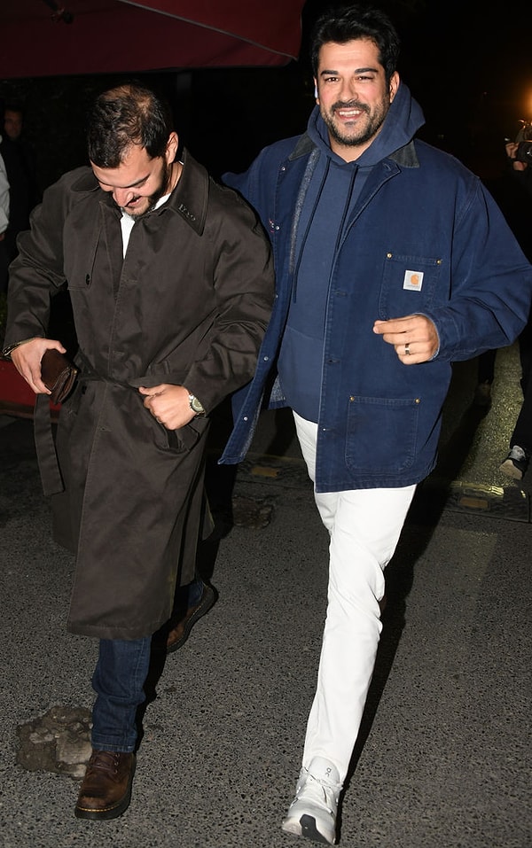 Birsen Altuntaş ise Burak Özçivit’in tek kişilik oyun için hazırlandığını aktardı.