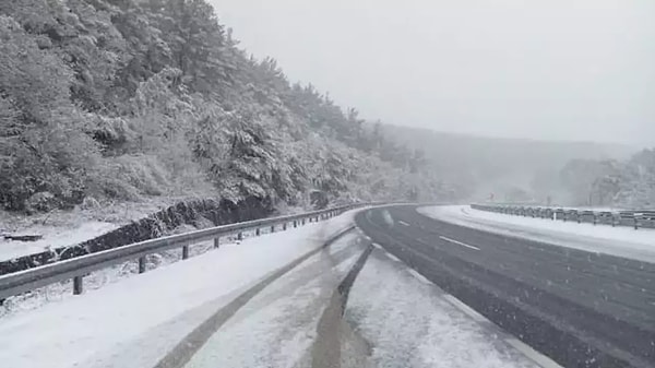 Ulaştırma ve Altyapı Bakanı Abdulkadir Uraloğlu, bakanlık bünyesinde yürütülen karla mücadele çalışmalarıyla ilgili yazılı açıklama yaptı.