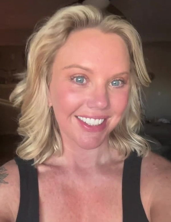 Yoğun şişlik ve ağrı nedeniyle ilk hafta duygusal olarak zorlanan LeAnn, süreci TikTok’ta paylaşarak hem olumlu hem olumsuz deneyimlerini belgeledi.