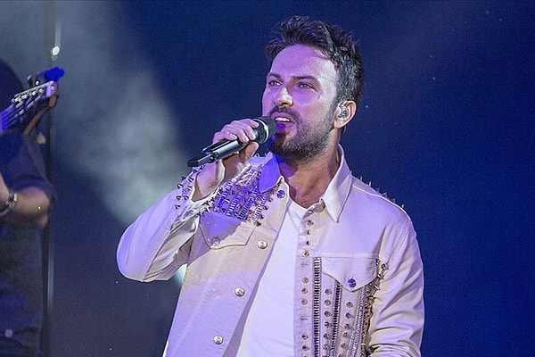 Ve birkaç saat içinde üç günlük konser serisinin tüm biletleri tükendi.