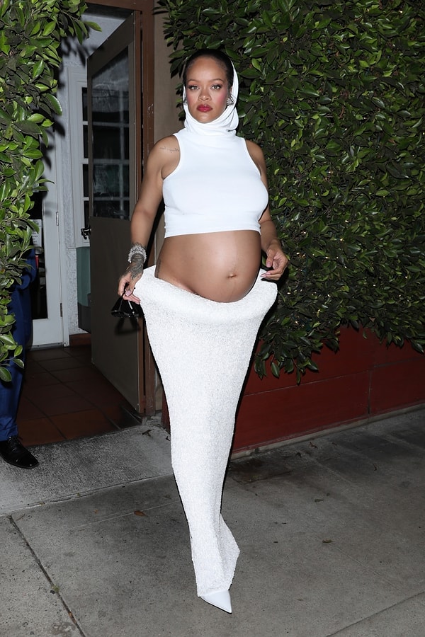 As you may know, Rihanna, who her fans have been eagerly awaiting new music from for years, greatly cherishes motherhood.