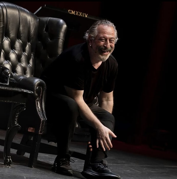 Cem Yılmaz, bu seneyi aşksız, geçen seneye kıyasla sıfır kaosla geçiren isimlerden oldu.