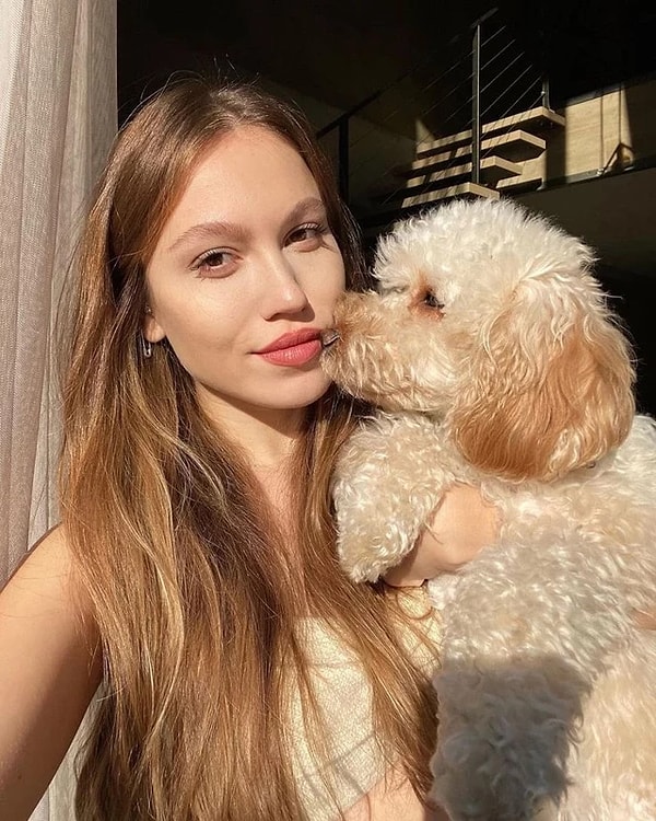 Duygu Özaslan, "çocuk sever misin?" sorusuna verdiği cevapla eleştirilerin hedefi haline geldi.