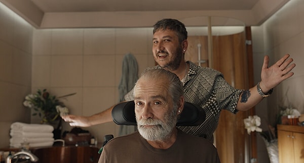 Feyyaz Yiğit ve Haluk Bilginer'in başrolü paylaştığı Yan Yana filmi rekorlara doymuyor.