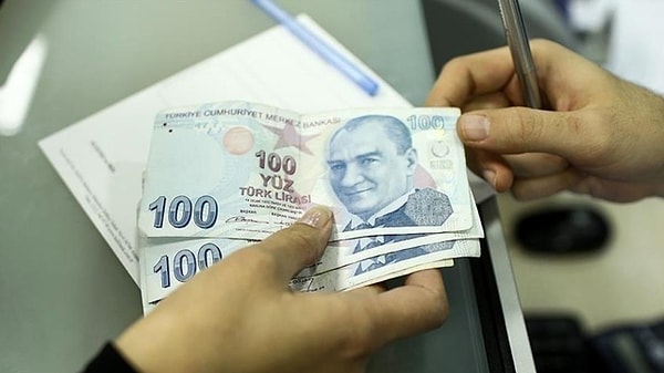 Asgari ücret 2025 yılında 22 bin 104 lira olarak belirlenmişti. Geçtiğimiz Şubat ayında açlık sınırının altına düşen asgari ücrete geçtiğimiz yıl yapılan zam yüzde 30 olmuştu.