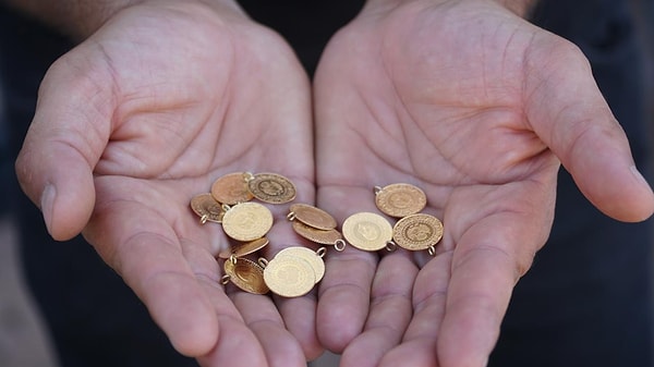 Altın yatırımcıları uzmanlar tarafından yayınlanan altın fiyatları tahminlerini yakından takip ediyor.