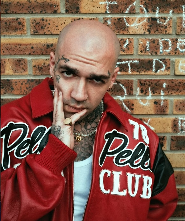 Ezhel, son olarak Almanya’da katıldığı Metropol FM röportajında kendisine yöneltilen “Hiç Almanya’ya taşınmamış olsaydın ne farklı olurdu?” sorusuna verdiği cevapla gündem oldu.