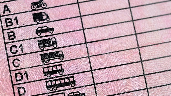 Sürücü sınıfları arasında geçişi kolaylaştıran yeni bir sistemin hayata geçirilmesi planlanıyor.