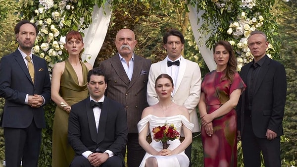 Akın Akınözü ve Serra Arıtürk’ün başrolünde yer aldığı Veliaht aslında izleyiciye kendini sevdirmişti.