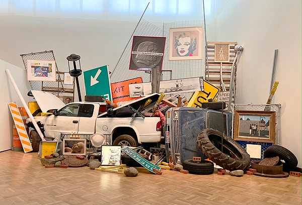 Yıllar sonra, Türk sanatçı Ahmet Öğüt bu tarihsel önermeyi bir sanat eserine dönüştürdü.