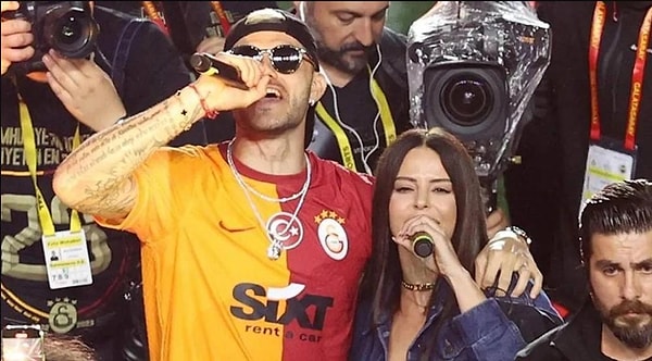 Şarkıcı Simge'yle Galatasaraylı futbolcu Mauro Icardi'nin ismi bir süre aşk iddialarına karışmıştı.