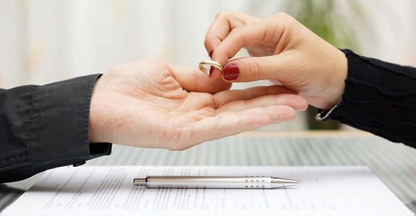 Boşanma davası nafaka ve velayetten ayrı yürütülecek.