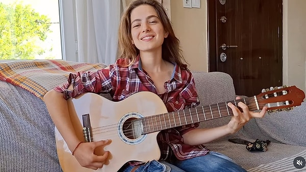 TRT 1'in reyting rekortmeni dizisi Taşacak Bu Deniz'de rol alan Ava Yaman'ın yeteneği saymakla bitmiyor.