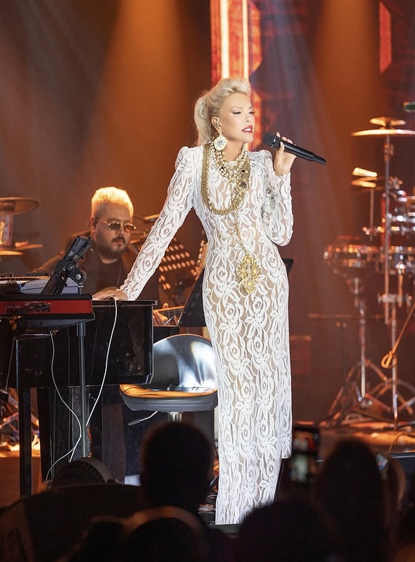 Enerjisi ve ışıltısıyla zamanın ötesinde bir yıldız olan Ajda Pekkan uzun süredir tadilatta olan yuvasına sonunda kavuştu.