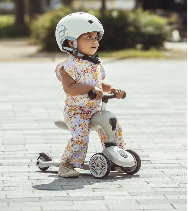 3 tekerlekli çocuk scooter, hem güvenli yapısıyla hem de uzun süre kullanılabilen tasarımıyla küçük çocuklar için harika bir ürün.