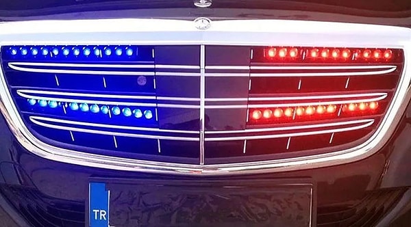 Yaşanan çakarlı araba tartışmalarını Cem Küçük de köşe yazısına şu sözlerle taşıdı: