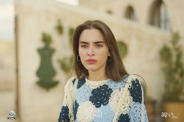 Hayranlar Kayaile Zerrin aşkının yaşanmasını istediği için İpek’in diziden ayrılmasını istiyor.