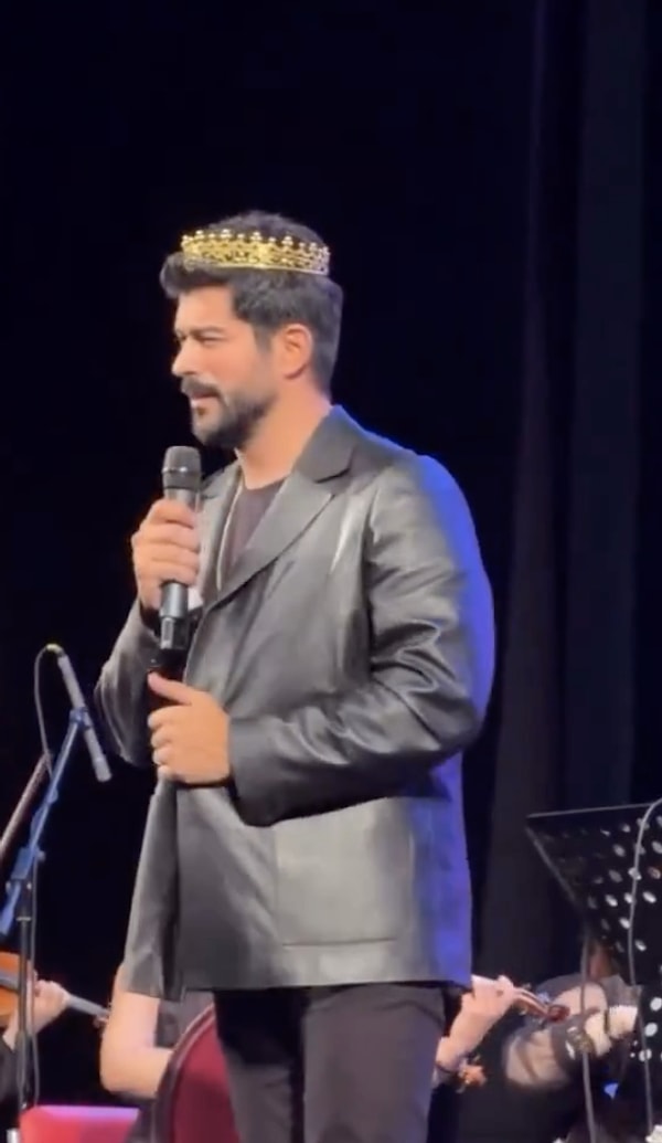 Burak Özçivit'e taç takılan bu gecede bir detay daha gündeme damga vurdu!