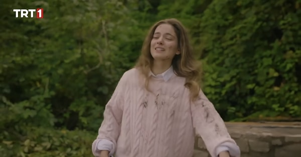 Taşacak Bu Deniz'in sevilen karakterlerinden Eleni'yi canlandıran Ava Yaman'ın 4. bölümde dublör kullandığı iddia edildi.