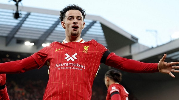 Curtis Jones'un ilginç bir sabah rutini var.